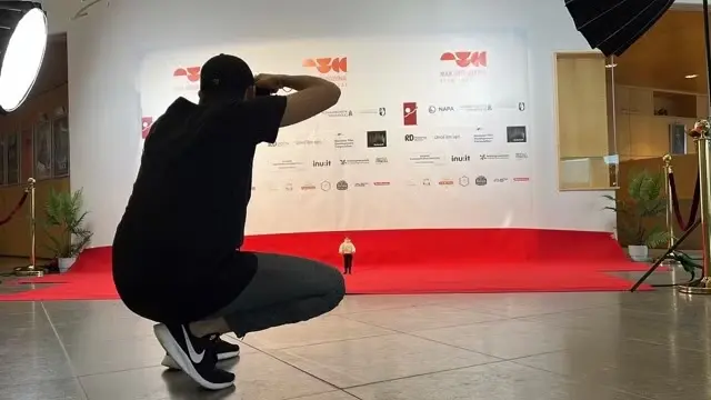 THE DANISH ACTIONMAN er en kropslig forskydning af den hvide kolonialist til dukken Action Man