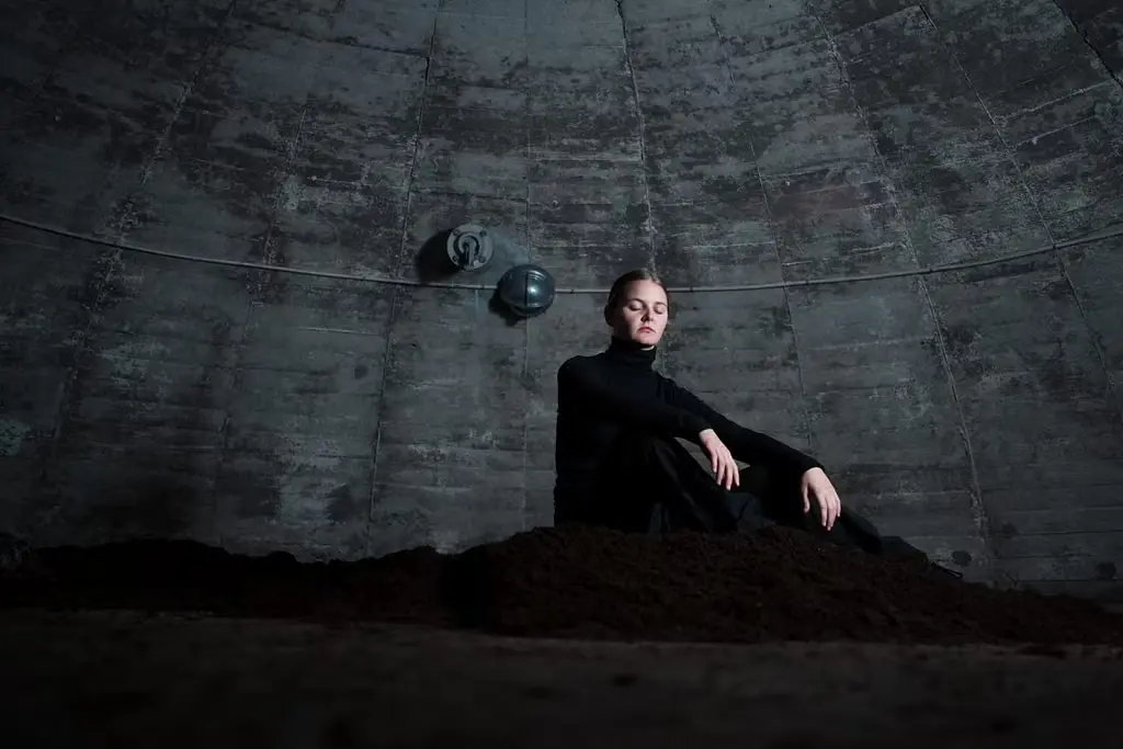 ENTANGLED er en multisensorisk og multiorganisk installation