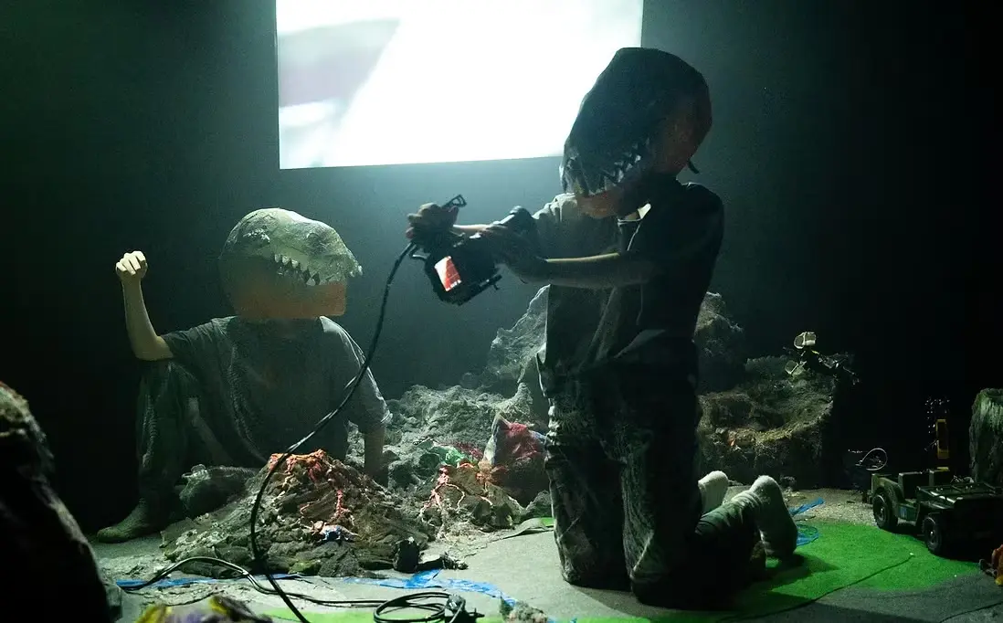 mai Katsume dukketeater dukker forestilling dinosaur